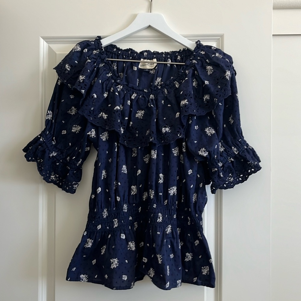 Universal Thread Top